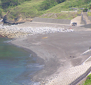 新島のおすすめスポット・若郷前浜海岸